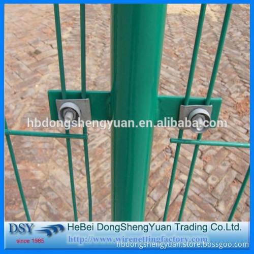 4mm Wire dia PVC Coated Galvanized Welding Wire Mesh Fence with bends